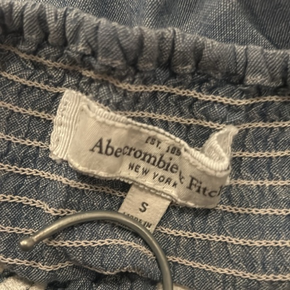 Abercrombie & Fitch Romper Denim Chambray Blue Floral Stitching - Picture 3 of 5